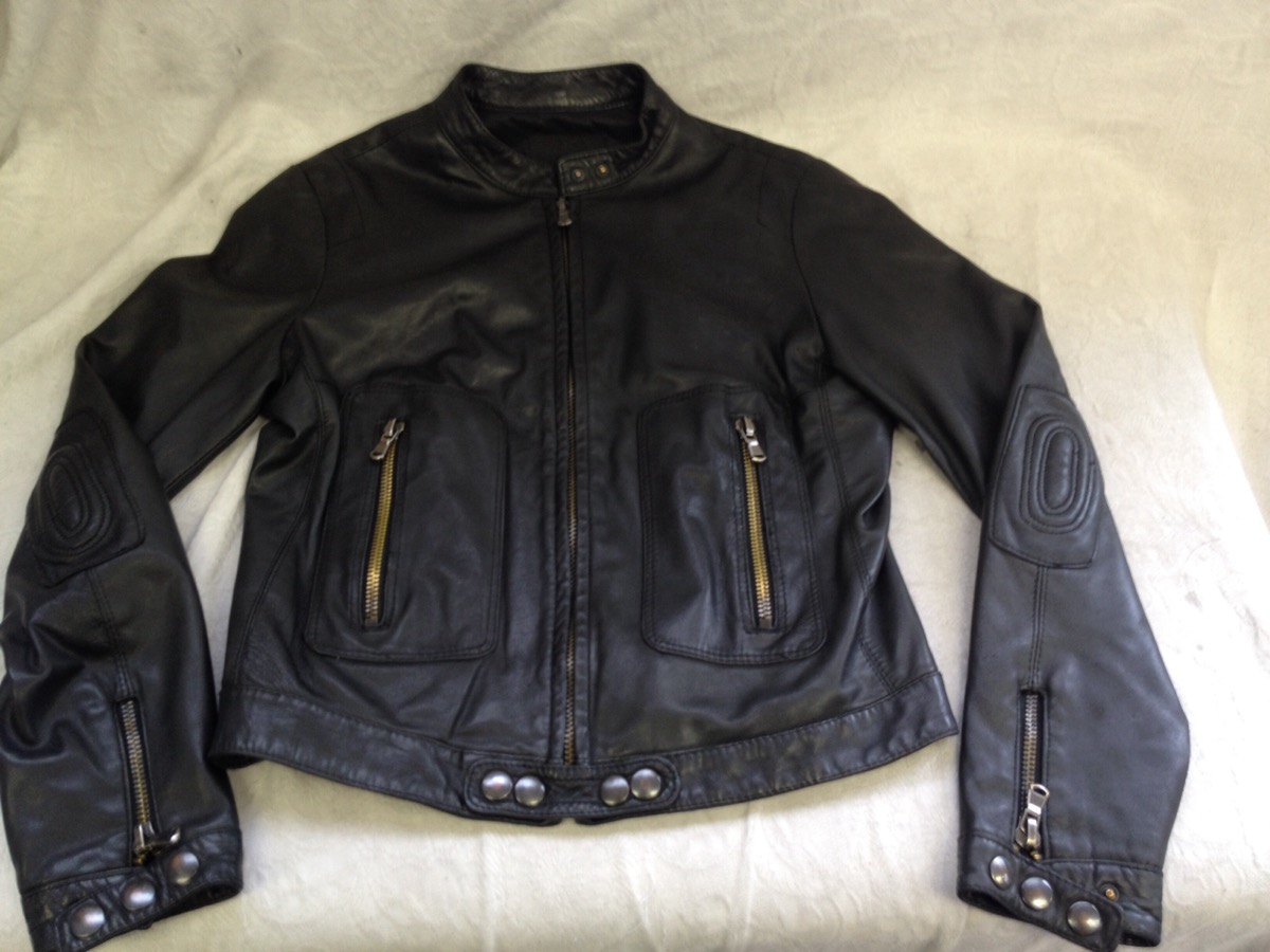 ジャケット　黒　A1　ソファー、鞄、バッグ、修理、張替、黒ずみ汚れ、クリーニング、色移り、擦り傷、染め直し